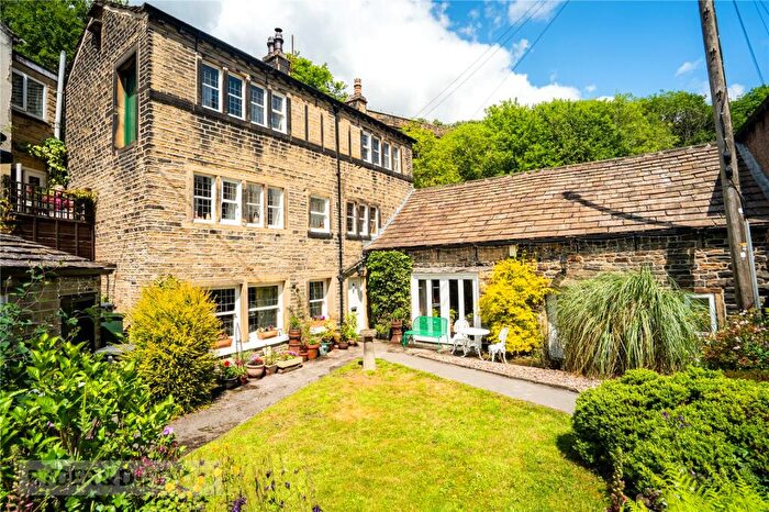 4 Bedroom House For Sale In Nabbs Lane, Slaithwaite, Huddersfield, West Yorkshire, HD7