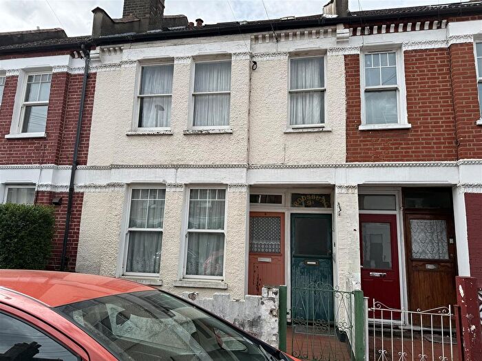 2 Bedroom Maisonette For Sale In Coverton Road, SW17