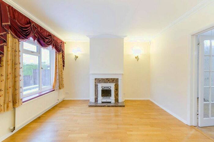 3 Bedroom Bungalow To Rent In York Road, Sutton, SM2