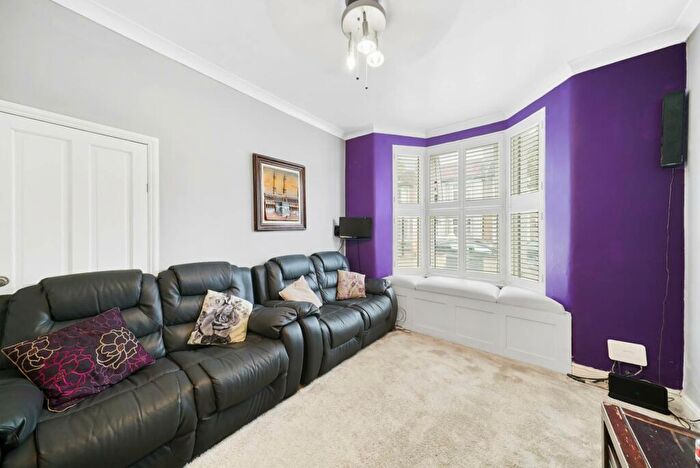 3 Bedroom House For Sale In Sunnyside Road, Leyton, E10