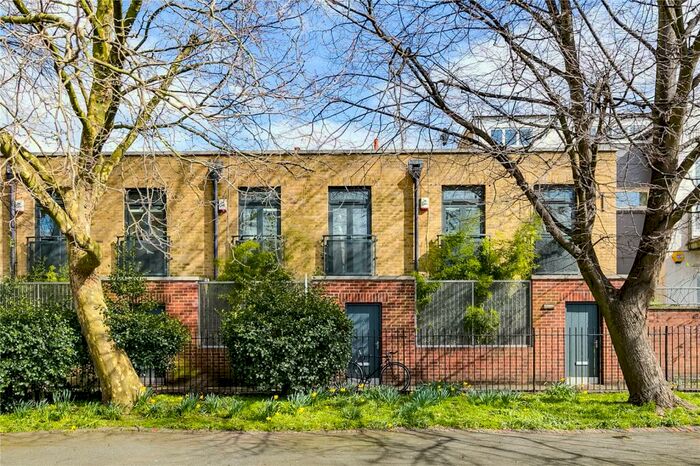 1 Bedroom Mews To Rent In Paradise Passage, Islington, N7