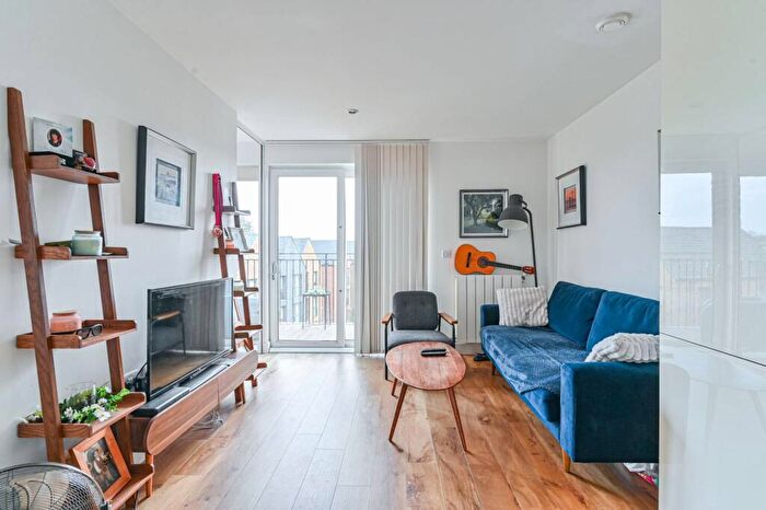 1 Bedroom Flat For Sale In Dowding Drive, Blackheath, London, SE9