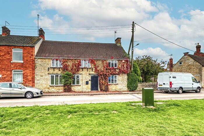 3 Bedroom End Of Terrace House For Sale In The Green, Woodford, NN14