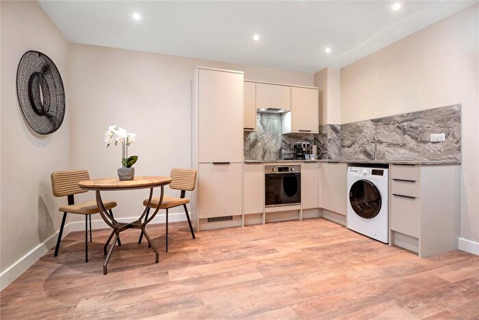 1 Bedroom Apartment To Rent In Burleys Way, Leicester, LE1