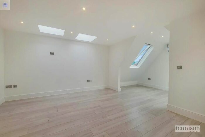 1 Bedroom Flat To Rent In Kingston Road, London, SW20