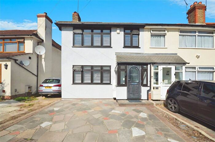 3 Bedroom End Of Terrace House To Rent In Elm Park Avenue, Hornchurch, Essex, RM12