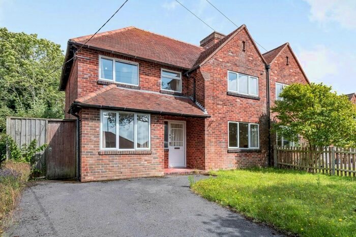 4 Bedroom Property To Rent In Kings Crescent, Lymington, SO41