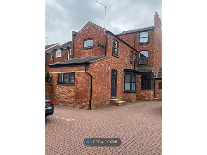 2 Bedroom Maisonette To Rent In Queens Park Parade, Northampton, NN2