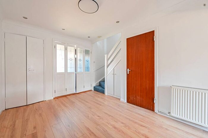 3 Bedroom Flat To Rent In Torrington Place, Wapping, London, E1W