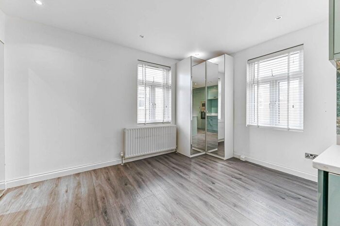 Studio To Rent In Borough Hill, Croydon, CR0