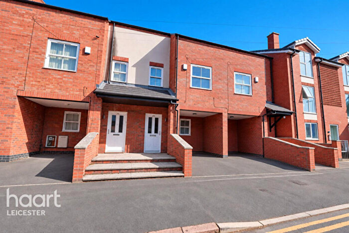 4 Bedroom Terraced House For Sale In Eastleigh Road, Leicester, LE3
