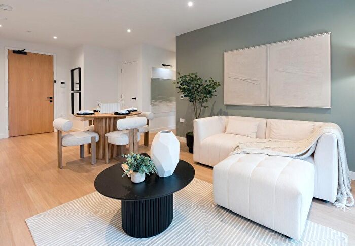 1 Bedroom Apartment For Sale In Dunlip And Pochard House, Hawser Lane, London, E14