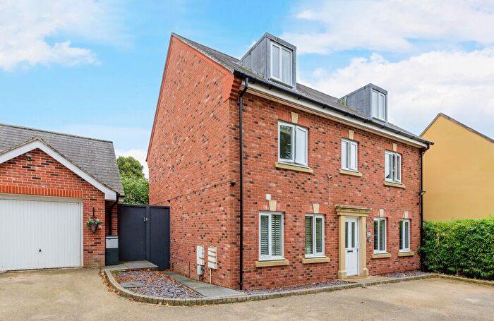 6 Bedroom Detached House For Sale In Mustard Way, Andover, SP11
