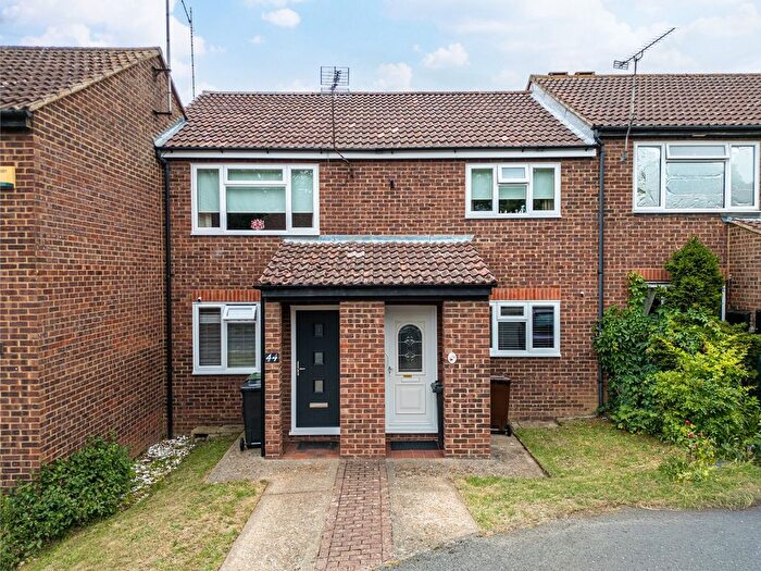 2 Bedroom Maisonette For Sale In Armoury Drive, Gravesend, Kent, DA12