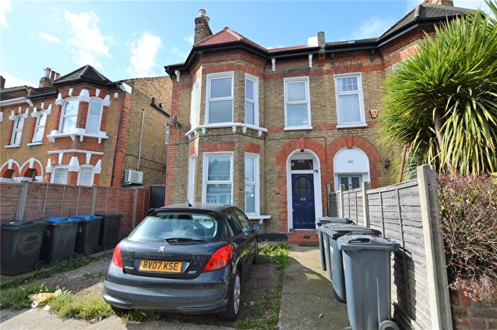 2 Bedroom Apartment To Rent In Portland Road, London, SE25