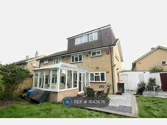 4 Bedroom Semi-Detached House To Rent In Scallows Close, Crawley, RH10