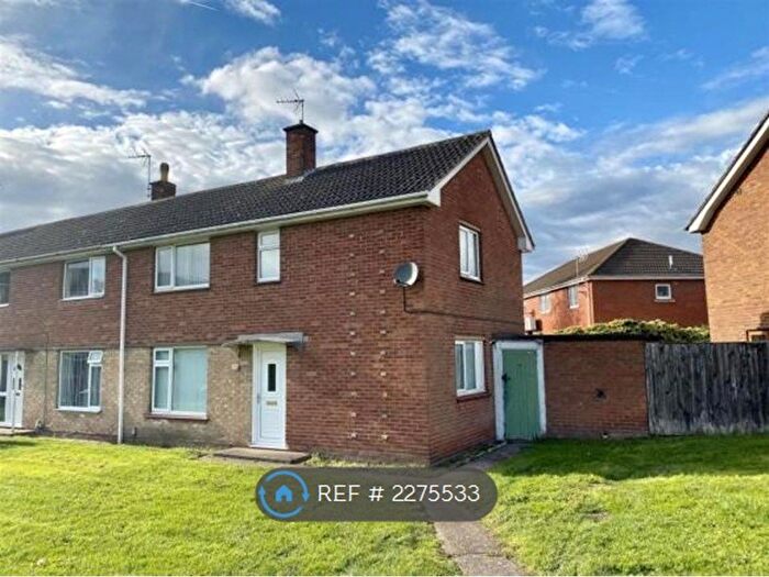 3 Bedroom Semi-Detached House To Rent In Bakewell Close, Newark, NG24