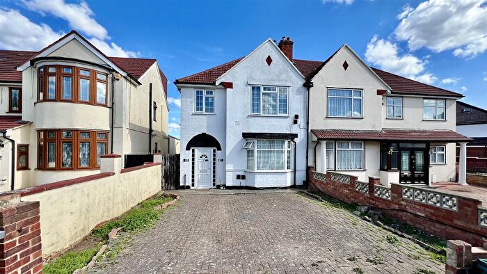 2 Bedroom Maisonette For Sale In Heston Road, Heston, TW5