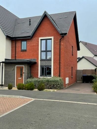 3 Bedroom Semi-Detached House To Rent In Stoneleigh Drive, Daventry, NN11