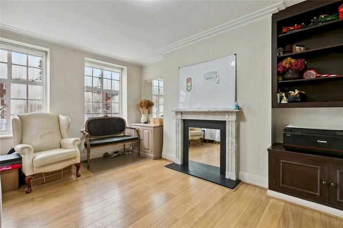 3 Bedroom Flat To Rent In Richmond Hill Court, Richmond, London, TW10
