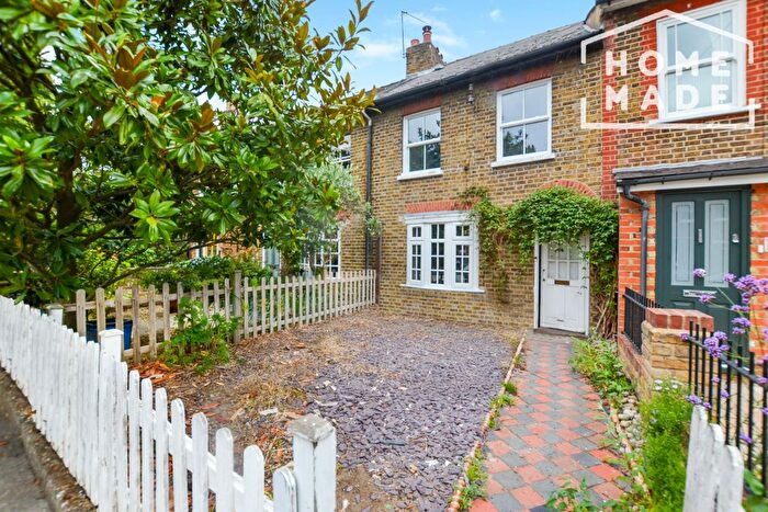3 Bedroom Semi-Detached House To Rent In Blackmores Grove, TW11