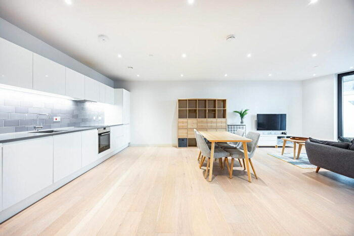 2 Bedroom Apartment For Sale In Starboard Way, London, E16