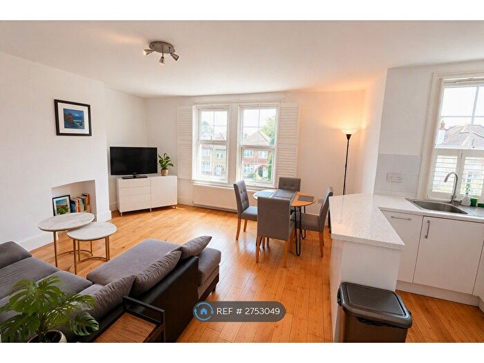2 Bedroom Flat To Rent In Park Road, Barnet, EN5