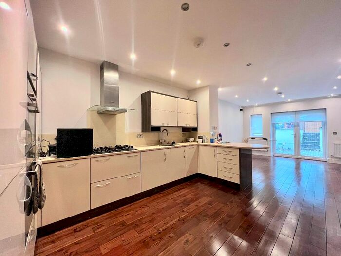 2 Bedroom Flat To Rent In St. Peters Road, Croydon, CR0