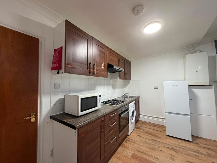 1 Bedroom Flat To Rent In Ballards Lane, London, N12