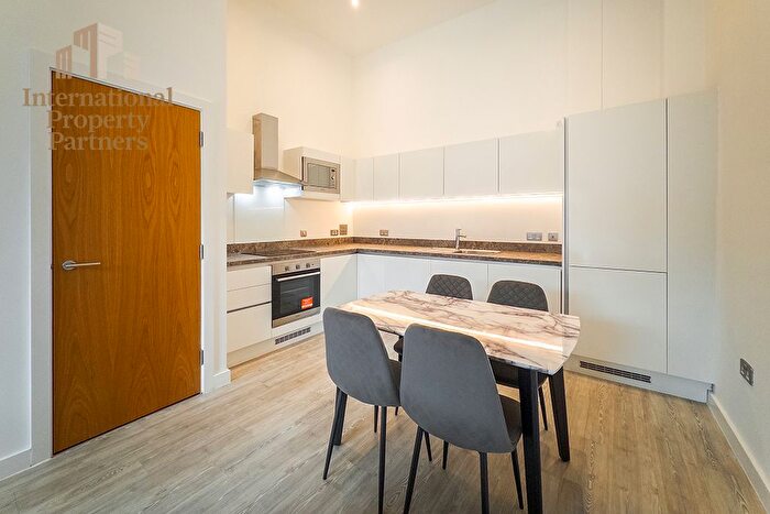 2 Bedroom Flat To Rent In Middlewood Plaza, Craven Street, Salford, M5