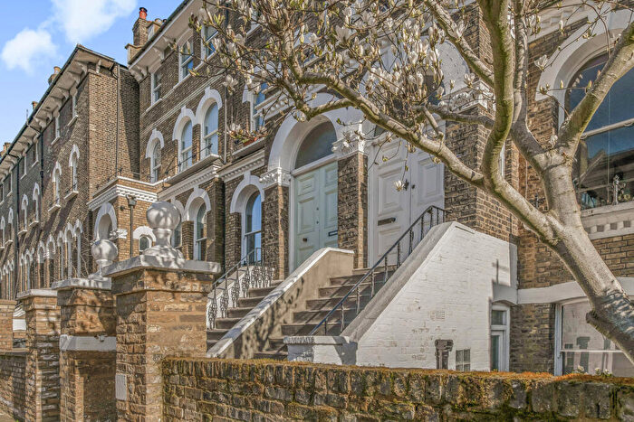 2 Bedroom Apartment For Sale In North Villas, London, NW1