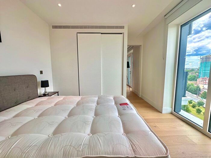 1 Bedroom Flat To Rent In Cascade Way, London, W12