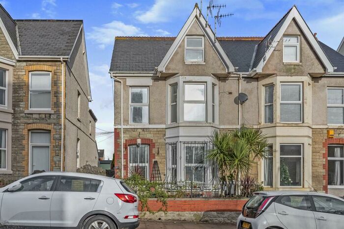 3 Bedroom Maisonette To Rent In Victoria Avenue, Porthcawl, CF36