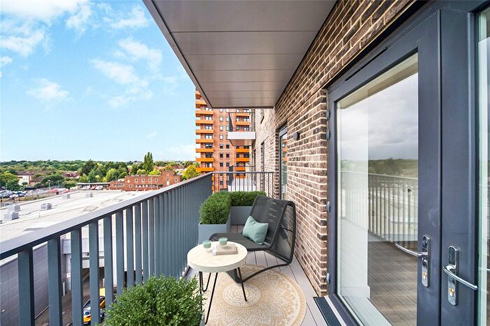 2 Bedroom Flat For Sale In Flat, Catkin Road, London, NW9