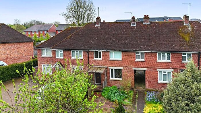3 Bedroom Terraced House For Sale In Station Road, Overton, RG25