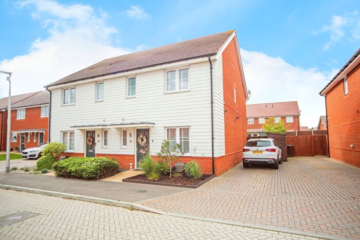 3 Bedroom Semi-Detached House For Sale In Cody Close, Hoo, Rochester, Kent, ME3