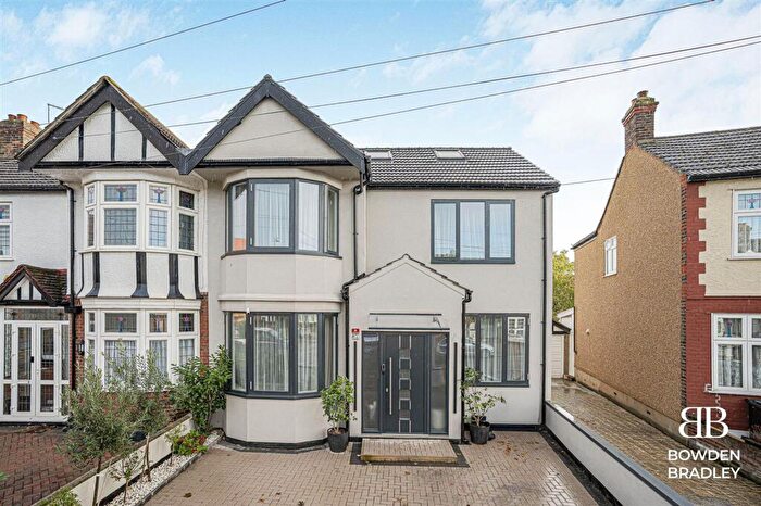 5 Bedroom Semi Detached House For Sale In Kenwood Gardens, Ilford, IG2