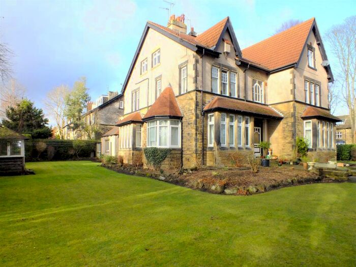 3 Bedroom Flat To Rent In Top Floor Flat, Old Park Road, Roundhay, Leeds, LS8