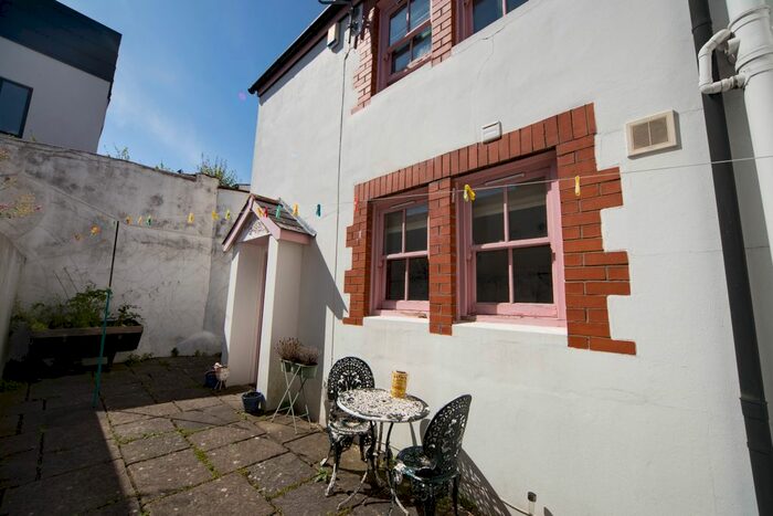 2 Bedroom Maisonette To Rent In Ty Cefn, Station Road, Dinas Powys, CF64