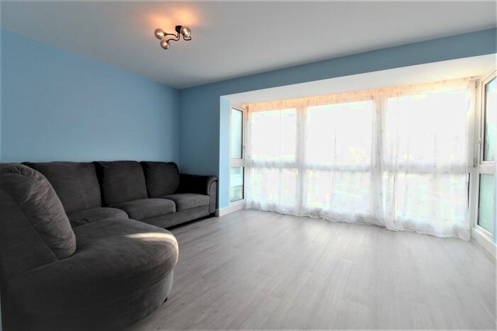 3 Bedroom Flat To Rent In St. Egbert's Way, North Chingford, E4