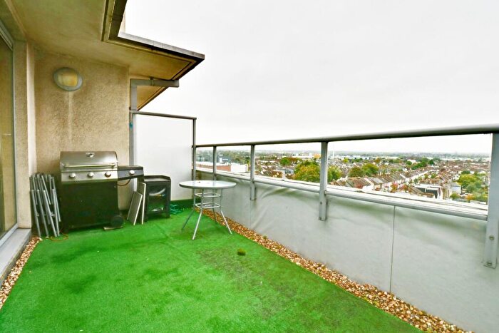 2 Bedroom Apartment To Rent In London Road, Croydon, Surrey, CR0