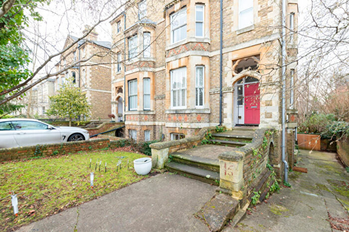 2 Bedroom Flat For Sale In Warnborough Road, Central North Oxford, OX2