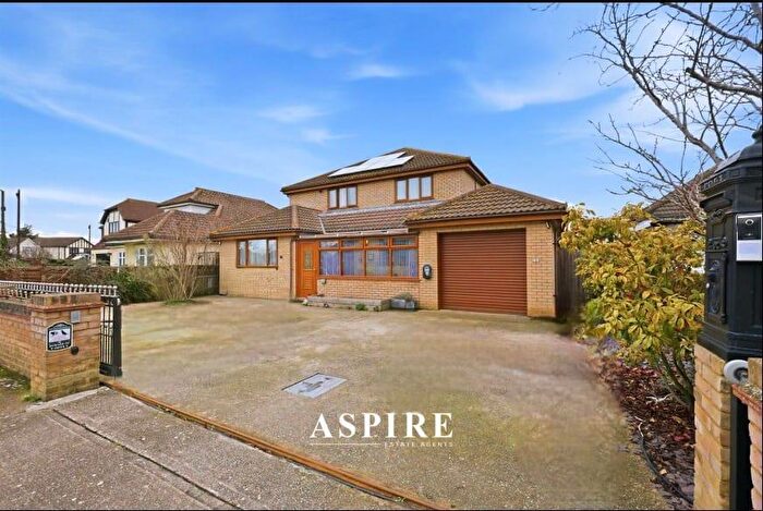 6 Bedroom Detached House For Sale In Coker Road, Canvey Island, SS8