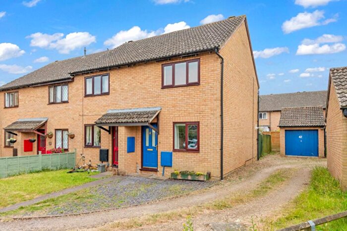 2 Bedroom End Of Terrace House For Sale In Dovehouse Close, Eynsham, OX29