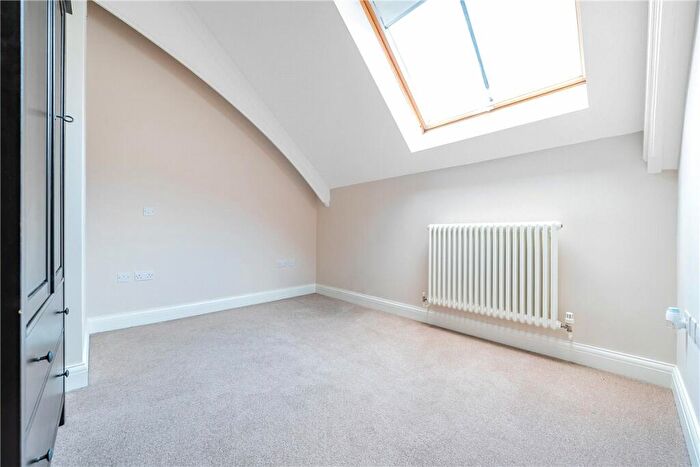 3 Bedroom Apartment For Sale In West Avenue, Bath, Somerset, BA2