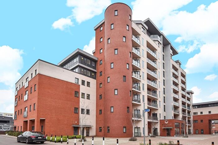 2 Bedroom Flat To Rent In Slough, Berkshire, SL2