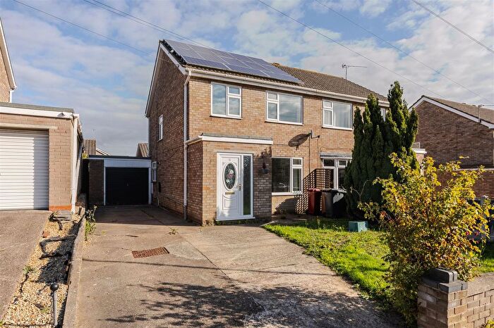 3 Bedroom Semi-Detached House To Rent In Rossall Close, Bottesford, Scunthorpe, DN16