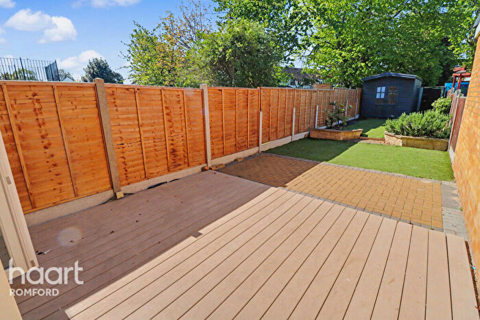 4 Bedroom Town House To Rent In Willow Street, Romford, RM7