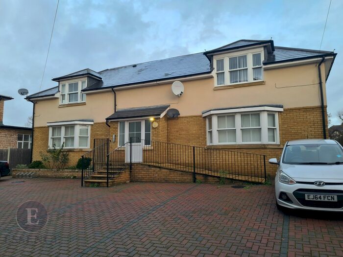 2 Bedroom Flat To Rent In High Street, Hornchurch, Essex, RM11