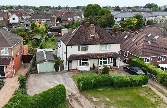 3 Bedroom Semi-Detached House For Sale In Loddon Bridge Road, Woodley, RG5